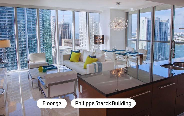 Elegante sala de estar con mobiliario moderno en un apartamento en Building Brickell Avenue - miami-vacation-rentals - 1240475 - MIA en Miami, Miami