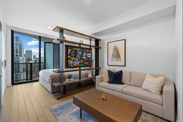 Miami, Miami 소재 Building Northeast 5th Street - miami-vacation-rentals - 1372298 유닛에 마련된, 현대적인 가구로 꾸며진 우아한 디자인의 거실 Miami, Miami 소재 Building Northeast 5th Street - miami-vacation-rentals - 1372298 유닛에 마련된, 현대적인 가구로 꾸며진 우아한 디자인의 거실