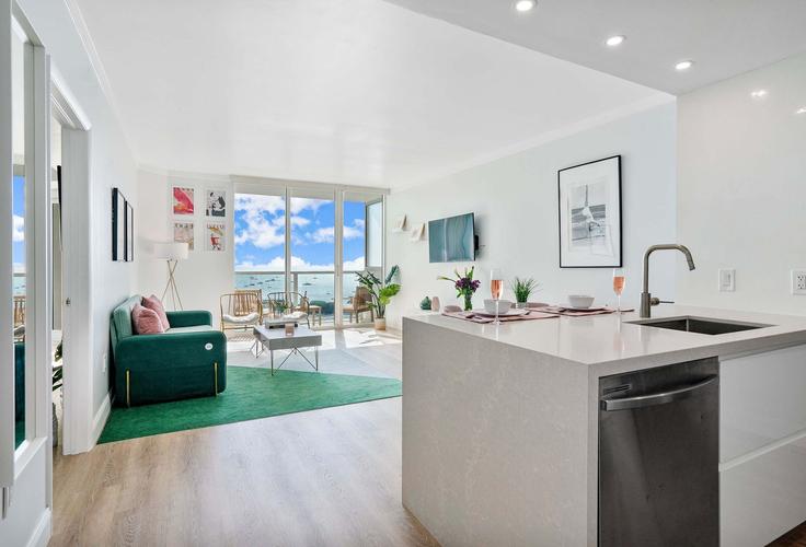 Miami MiamiのBuilding McFarlane Road - miami-vacation-rentals - 1240537 - MIAのアパートメントにある、モダンな家具を備えたエレガントなデザインのリビングルーム