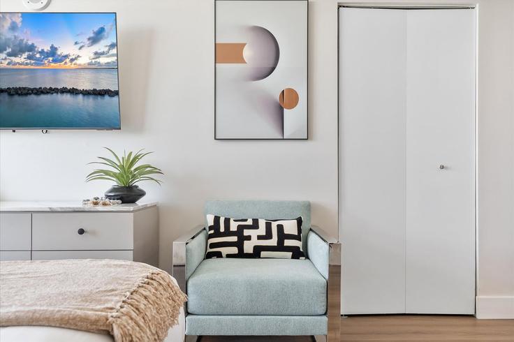 Sala de estar elegantemente projetada com móveis modernos em um apartamento no Building McFarlane Road - miami-vacation-rentals - 1240699 - MIA em Miami, Miami Sala de estar elegantemente projetada com móveis modernos em um apartamento no Building McFarlane Road - miami-vacation-rentals - 1240699 - MIA em Miami, Miami