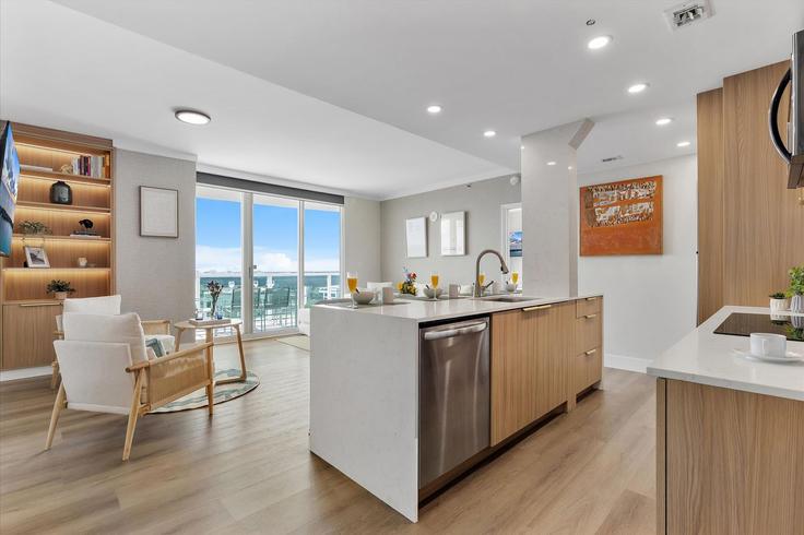Miami MiamiのBuilding McFarlane Road - miami-vacation-rentals - 1240710 - MIAのアパートメントにある、モダンな家具を備えたエレガントなデザインのリビングルーム