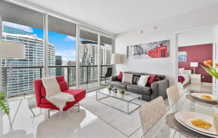 Building Brickell Avenue - miami-vacation-rentals - 1240672 - MIA adresindeki bir dairede modern mobilyalarla zarif bir şekilde tasarlanmış oturma odası Miami, Miami