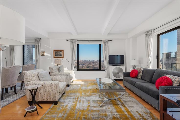 Building Central Park South - mighty-tree-properties - 1604421 adresindeki bir dairede modern mobilyalarla zarif bir şekilde tasarlanmış oturma odası Manhattan, New York Building Central Park South - mighty-tree-properties - 1604421 adresindeki bir dairede modern mobilyalarla zarif bir şekilde tasarlanmış oturma odası Manhattan, New York