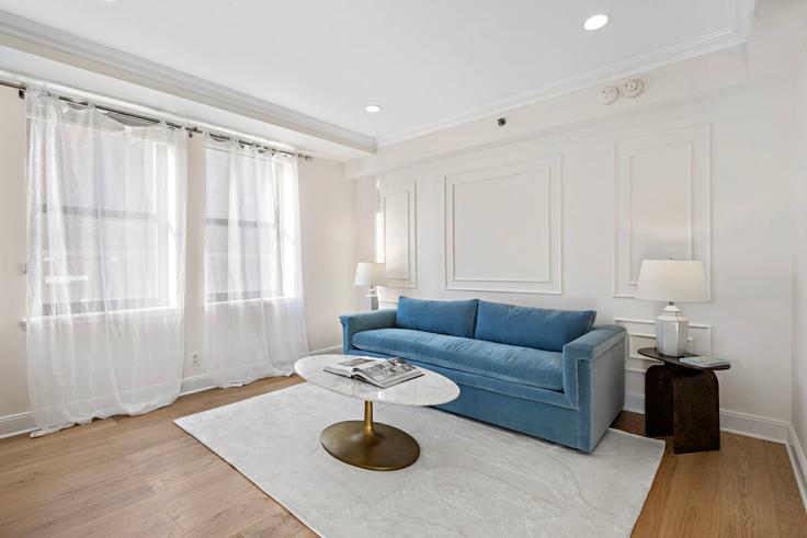 New York ManhattanのBuilding Central Park South - mighty-tree-properties - 1590581のアパートメントにある、モダンな家具を備えたエレガントなデザインのリビングルーム New York ManhattanのBuilding Central Park South - mighty-tree-properties - 1590581のアパートメントにある、モダンな家具を備えたエレガントなデザインのリビングルーム