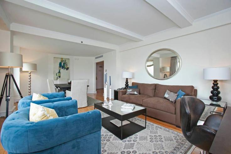 Manhattan, New York에 위치한 Building Central Park South - mighty-tree-properties - 1590573 유닛의 세련된 인테리어가 돋보이는 거실 Manhattan, New York에 위치한 Building Central Park South - mighty-tree-properties - 1590573 유닛의 세련된 인테리어가 돋보이는 거실