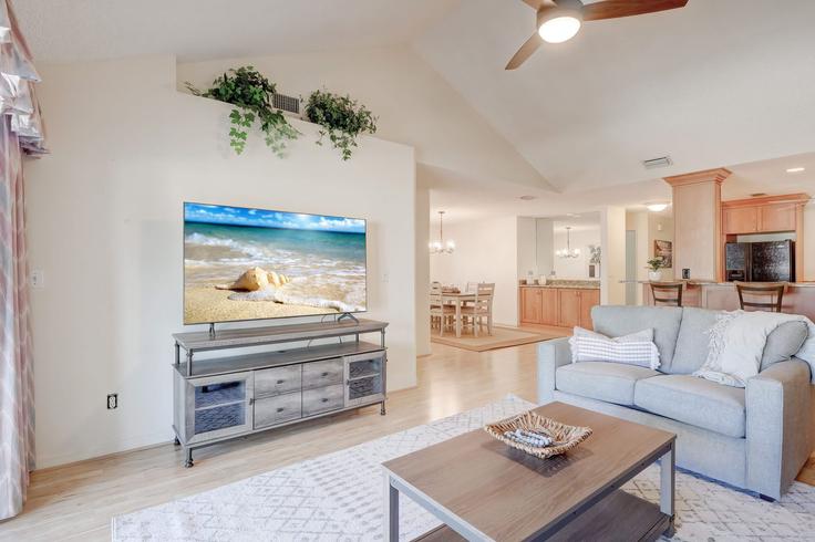 Salle de séjour élégante avec mobilier moderne dans un appartement à Building Chesapeake Avenue - mikezrentals - 1296210 - USA à Naples, Naples Salle de séjour élégante avec mobilier moderne dans un appartement à Building Chesapeake Avenue - mikezrentals - 1296210 - USA à Naples, Naples