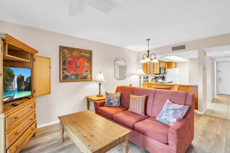 Building Neapolitan Way - mikezrentals - 1073529 adresindeki bir dairede modern mobilyalarla zarif bir şekilde tasarlanmış oturma odası Naples, Naples Building Neapolitan Way - mikezrentals - 1073529 adresindeki bir dairede modern mobilyalarla zarif bir şekilde tasarlanmış oturma odası Naples, Naples