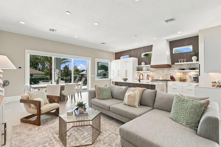 Elegant gestaltetes Wohnzimmer mit moderner Einrichtung in einer Wohnung im Building 6th Street North - mikezrentals - 1638628 in Naples Park, Naples Park Elegant gestaltetes Wohnzimmer mit moderner Einrichtung in einer Wohnung im Building 6th Street North - mikezrentals - 1638628 in Naples Park, Naples Park