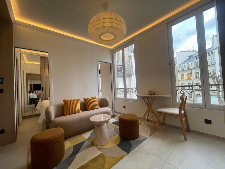Salle de séjour élégante avec mobilier moderne dans un appartement à Building Rue du Dragon - milalelo - 1363840 à 6th arrondissement, Paris Salle de séjour élégante avec mobilier moderne dans un appartement à Building Rue du Dragon - milalelo - 1363840 à 6th arrondissement, Paris