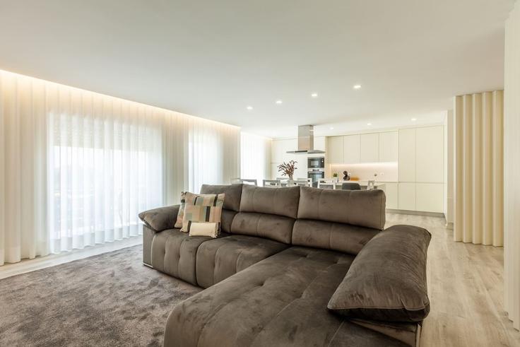 Apúlia Apúlia and FãoのBuilding Avenida Marginal Cedovém - minhos-guest - 1329126のアパートメントにある、モダンな家具を備えたエレガントなデザインのリビングルーム Apúlia Apúlia and FãoのBuilding Avenida Marginal Cedovém - minhos-guest - 1329126のアパートメントにある、モダンな家具を備えたエレガントなデザインのリビングルーム