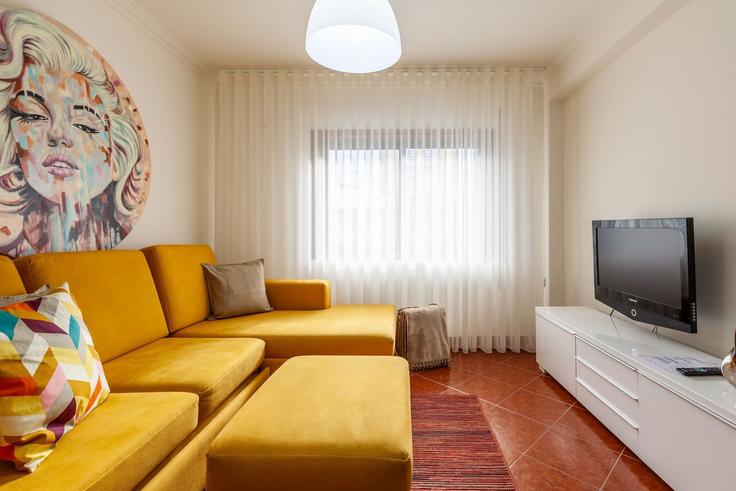 Apúlia Apúlia and FãoのBuilding Avenida Marginal Cedovém - minhos-guest - 1329143のアパートメントにある、モダンな家具を備えたエレガントなデザインのリビングルーム Apúlia Apúlia and FãoのBuilding Avenida Marginal Cedovém - minhos-guest - 1329143のアパートメントにある、モダンな家具を備えたエレガントなデザインのリビングルーム