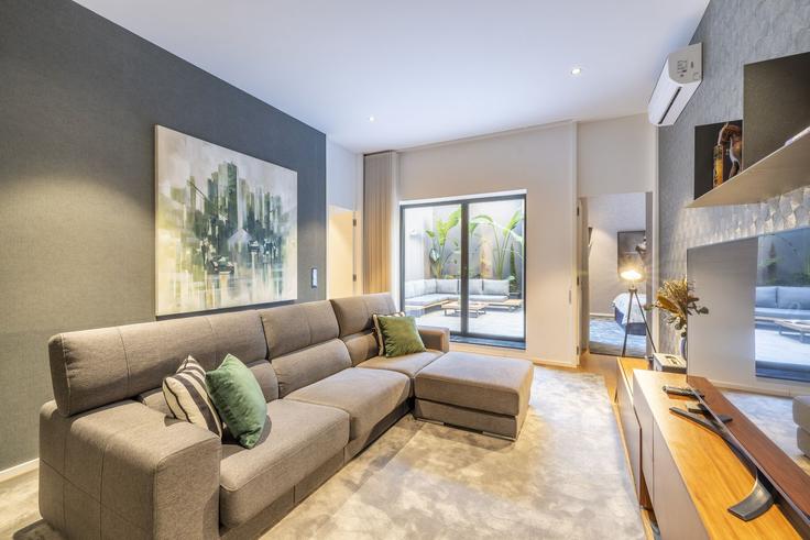 Salle de séjour élégante avec mobilier moderne dans un appartement à Building Rua dos Chãos - minhos-guest - 1329127 à Braga, Braga
