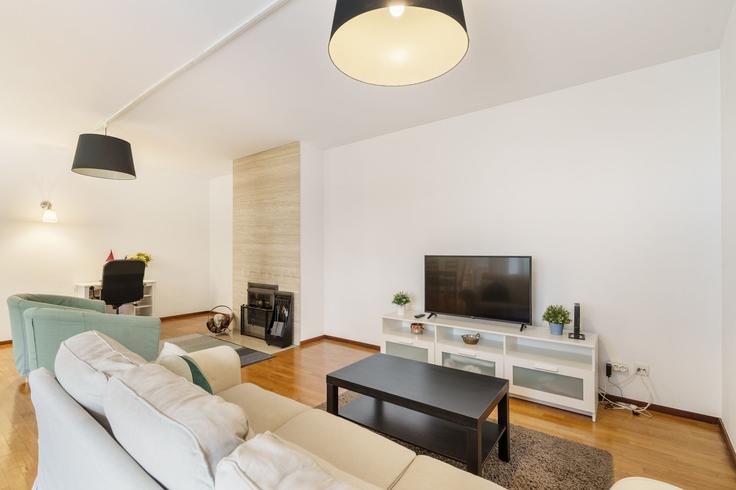 Elegante sala de estar con mobiliario moderno en un apartamento en Building Rua da Granja - minhos-guest - 1329146 en União das freguesias de Braga (Maximinos, Sé e Cividade), Braga