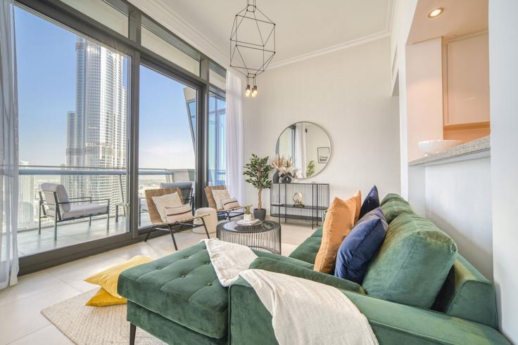 Downtown Dubai, Dubai에 위치한 Building Sheikh Mohammed bin Rashid Boulevard - mint-stay-homes-rental-llc - 1296359 - DXB 아파트의 세련된 인테리어가 돋보이는 거실 Downtown Dubai, Dubai에 위치한 Building Sheikh Mohammed bin Rashid Boulevard - mint-stay-homes-rental-llc - 1296359 - DXB 아파트의 세련된 인테리어가 돋보이는 거실