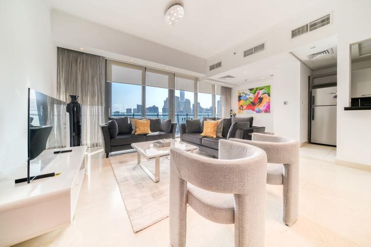 Dubai Marina, Dubai에 위치한 Building Al Yahoom Street - mint-stay-homes-rental-llc - 1296368 - DXB 아파트의 세련된 인테리어가 돋보이는 거실