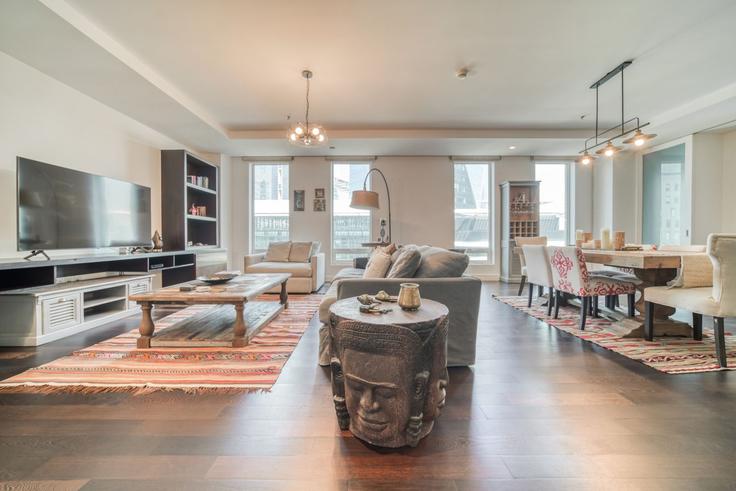 Trade Center, Dubai 소재 Building Al Sukook Street - mint-stay-homes-rental-llc - 1296363 - DXB 유닛에 마련된, 현대적인 가구로 꾸며진 우아한 디자인의 거실