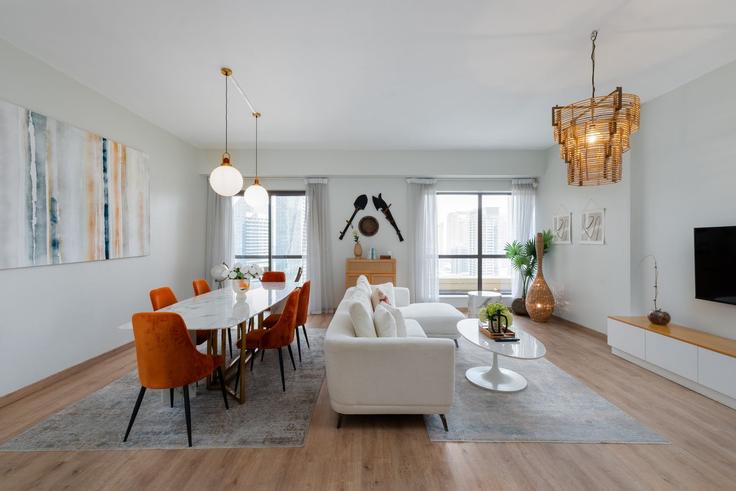 Elegant gestaltetes Wohnzimmer mit moderner Einrichtung in einer Wohnung im Building Al Gharbi Street - mint-stay-homes-rental-llc - 1296401 - DXB in Dubai Marina, Dubai