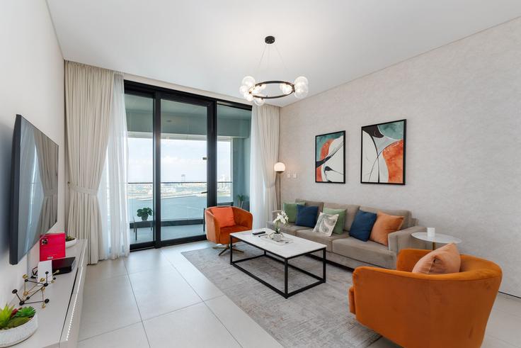 Dubai Marina, Dubai에 위치한 Building Al Mamsha Street - mint-stay-homes-rental-llc - 1296461 - DXB 아파트의 세련된 인테리어가 돋보이는 거실