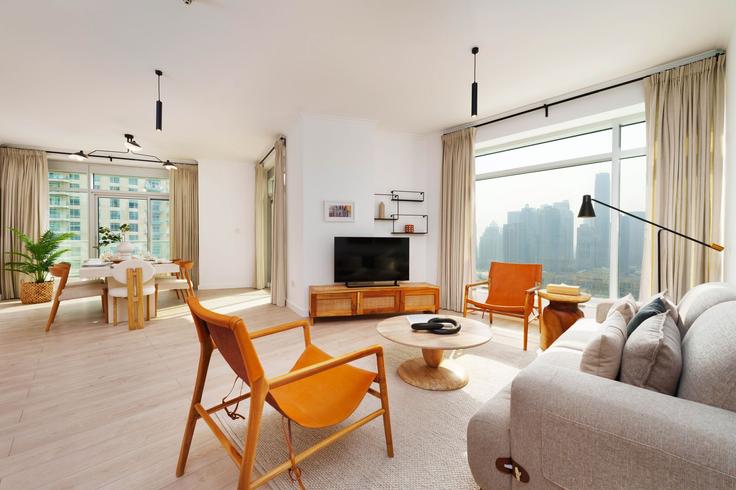 Elegant gestaltetes Wohnzimmer mit moderner Einrichtung in einer Wohnung im Building Tariaq Bedon Esm - mint-stay-homes-rental-llc - 1296478 - DXB in Downtown Dubai, Dubai Elegant gestaltetes Wohnzimmer mit moderner Einrichtung in einer Wohnung im Building Tariaq Bedon Esm - mint-stay-homes-rental-llc - 1296478 - DXB in Downtown Dubai, Dubai