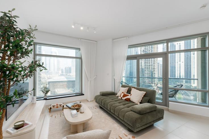 Salle de séjour élégante avec mobilier moderne dans un appartement à Building Sh Mohammed Bin Rashid Blvd - mint-stay-homes-rental-llc - 1296467 - DXB à Downtown Dubai, Dubai Salle de séjour élégante avec mobilier moderne dans un appartement à Building Sh Mohammed Bin Rashid Blvd - mint-stay-homes-rental-llc - 1296467 - DXB à Downtown Dubai, Dubai