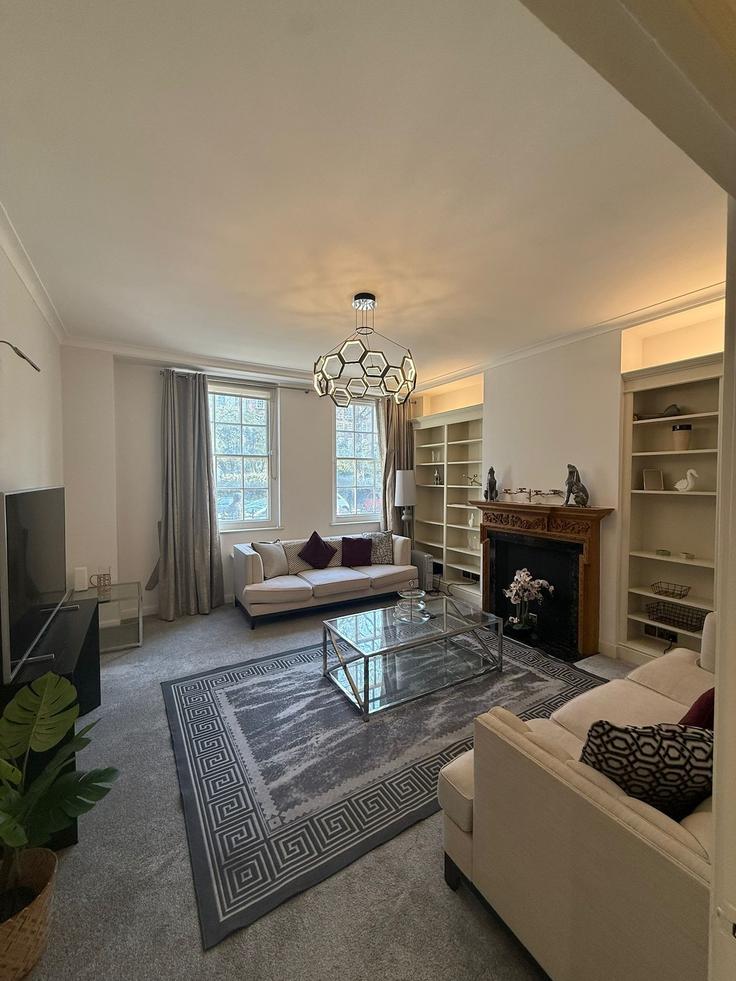 Sala de estar elegantemente projetada com móveis modernos em um apartamento no Building Lowndes Square - mls-serviced-apartments - 1507377 em Royal Borough of Kensington and Chelsea, London
