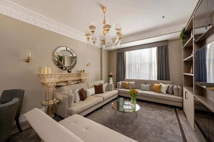 Building Curzon Street - mls-serviced-apartments - 1468514 adresindeki bir dairede modern mobilyalarla zarif bir şekilde tasarlanmış oturma odası City of Westminster, London