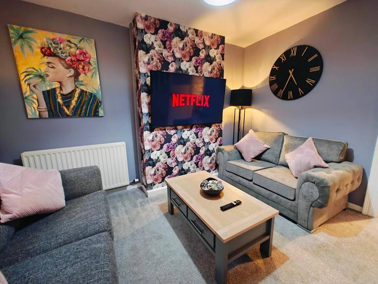 Belfast, Belfast에 위치한 Building Fortuna Street - modern-diamond-accommodations-ltd - 1524301 유닛의 세련된 인테리어가 돋보이는 거실 Belfast, Belfast에 위치한 Building Fortuna Street - modern-diamond-accommodations-ltd - 1524301 유닛의 세련된 인테리어가 돋보이는 거실