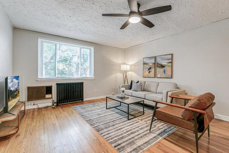 Elegant gestaltetes Wohnzimmer mit moderner Einrichtung in einer Wohnung im Building East 17th Avenue - modernmidstay - 1243907 - DEN in Denver, Denver Elegant gestaltetes Wohnzimmer mit moderner Einrichtung in einer Wohnung im Building East 17th Avenue - modernmidstay - 1243907 - DEN in Denver, Denver