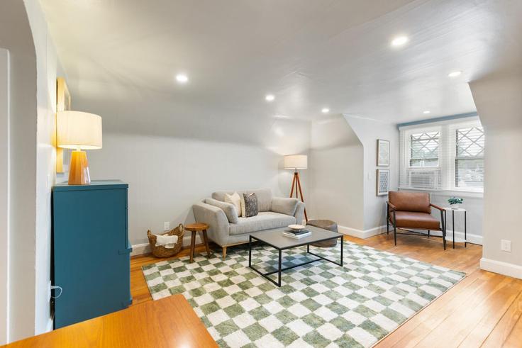 Elegante sala de estar con mobiliario moderno en un apartamento en Building East 12th Avenue - modernmidstay - 1239937 - DEN en Denver, Denver Elegante sala de estar con mobiliario moderno en un apartamento en Building East 12th Avenue - modernmidstay - 1239937 - DEN en Denver, Denver