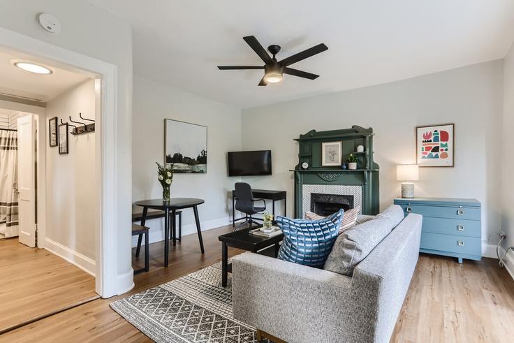 Denver, Denver에 위치한 Building North Downing Street - modernmidstay - 1026245 - DEN 유닛의 세련된 인테리어가 돋보이는 거실