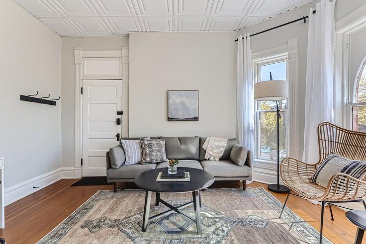 Denver, Denver에 위치한 Building Detroit Street - modernmidstay - 1026247 - DEN 유닛의 세련된 인테리어가 돋보이는 거실
