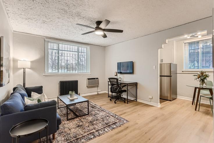 Denver, Denver에 위치한 Building Detroit Street - modernmidstay - 1026272 - DEN 유닛의 세련된 인테리어가 돋보이는 거실