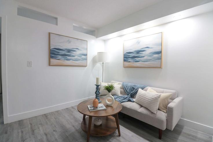 Elegant gestaltetes Wohnzimmer mit moderner Einrichtung in einer Wohnung im Building Southeast 12th Street - modestmanage - 1294664 - MIA in Miami, Miami