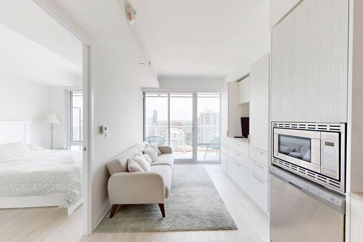 Old Toronto, Toronto에 위치한 Building Maitland Terrace - mogi-stay - 1610931 유닛의 세련된 인테리어가 돋보이는 거실 Old Toronto, Toronto에 위치한 Building Maitland Terrace - mogi-stay - 1610931 유닛의 세련된 인테리어가 돋보이는 거실