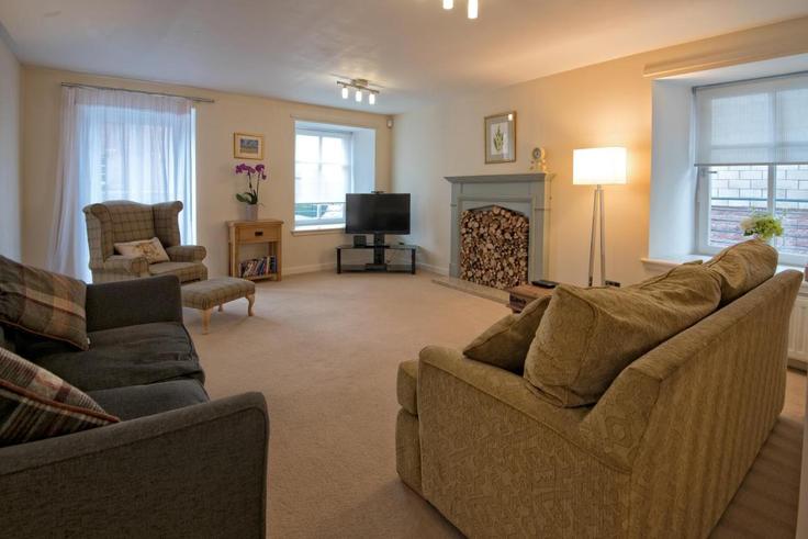 Edinburgh Leith Harbour and NewhavenのBuilding Tower Street - moment-stays-ltd - 1353160のアパートメントにある、モダンな家具を備えたエレガントなデザインのリビングルーム