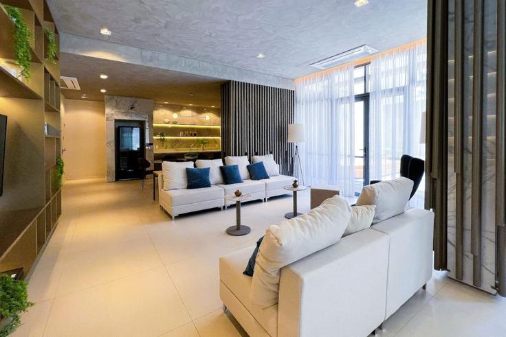 Itaim Bibi, São Paulo에 위치한 Building Rua Joaquim Floriano - mon-apart-homes-llc - 1596902 유닛의 세련된 인테리어가 돋보이는 거실 Itaim Bibi, São Paulo에 위치한 Building Rua Joaquim Floriano - mon-apart-homes-llc - 1596902 유닛의 세련된 인테리어가 돋보이는 거실