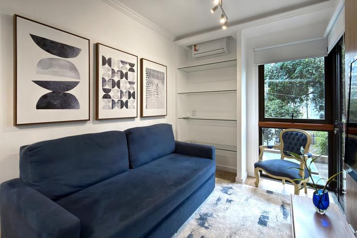São Paulo Jardim PaulistaのBuilding Rua Guarará - mon-apart-homes-llc - 1609822のアパートメントにある、モダンな家具を備えたエレガントなデザインのリビングルーム