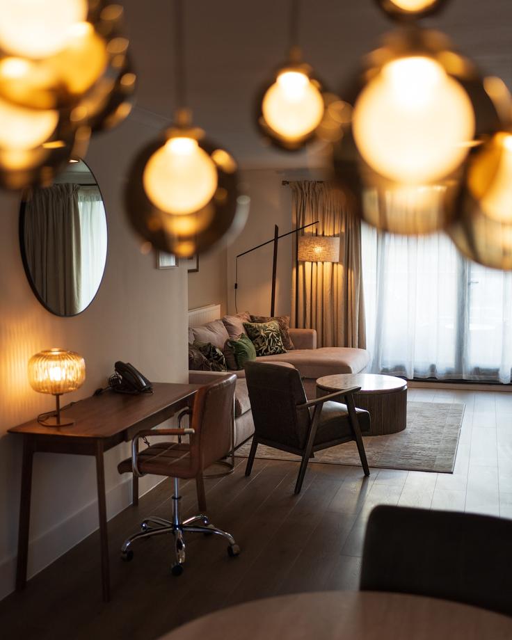 Elegant gestaltetes Wohnzimmer mit moderner Einrichtung in einer Wohnung im Building Kensington High Street - monarch-house - 1540714 in Royal Borough of Kensington and Chelsea, London Elegant gestaltetes Wohnzimmer mit moderner Einrichtung in einer Wohnung im Building Kensington High Street - monarch-house - 1540714 in Royal Borough of Kensington and Chelsea, London