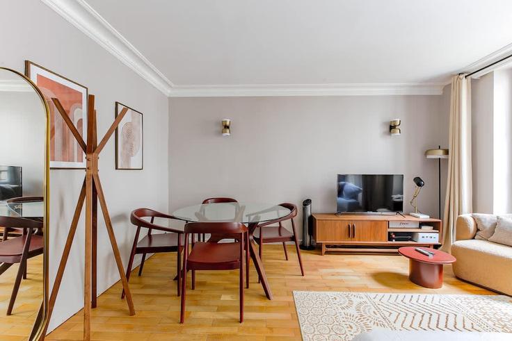 Elegantly designed living room with modern furnishings in an apartment at Building Rue Saint-Dominique - montaigne - 1346374 in 7th arrondissement, Paris Elegantly designed living room with modern furnishings in an apartment at Building Rue Saint-Dominique - montaigne - 1346374 in 7th arrondissement, Paris