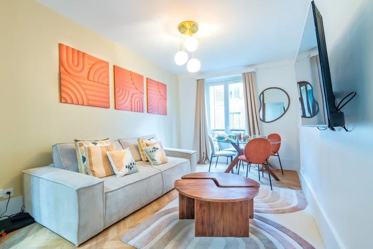 Salle de séjour élégante avec mobilier moderne dans un appartement à Building Rue de Babylone - montaigne - 1346471 à 7th arrondissement, Paris Salle de séjour élégante avec mobilier moderne dans un appartement à Building Rue de Babylone - montaigne - 1346471 à 7th arrondissement, Paris