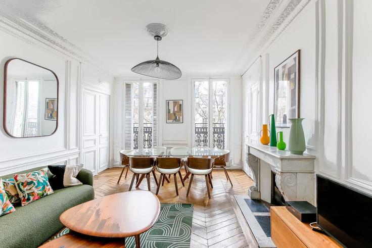 Elegante sala de estar con mobiliario moderno en un apartamento en Building Boulevard Beaumarchais - montaigne - 1346390 en 11th arrondissement, Paris
