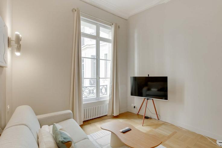 Elegantly designed living room with modern furnishings in an apartment at Building Rue de la Pompe - montaigne - 1379475 in 16th arrondissement, Paris
