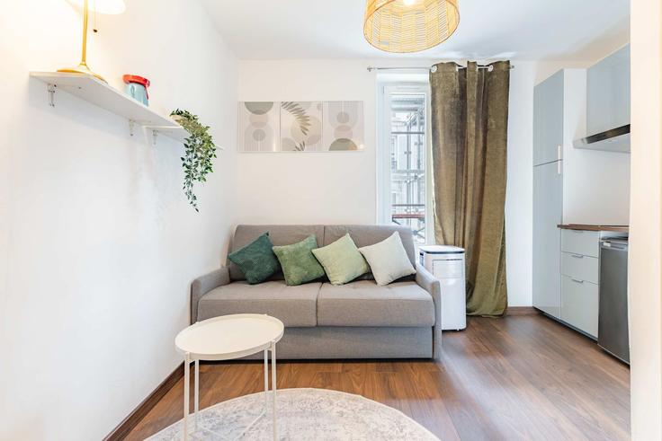 Elegantly designed living room with modern furnishings in an apartment at Building Rue Saint-Maur - montaigne - 1316471 in 11th arrondissement, Paris