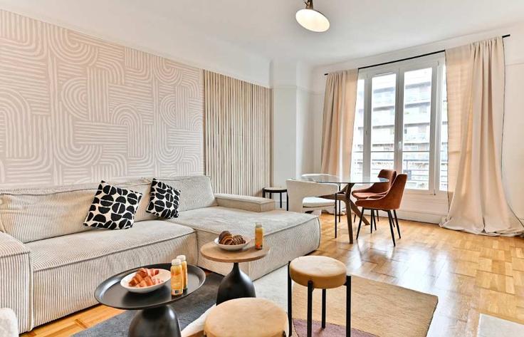 Building Rue des Dames Augustines - montaigne - 1499079 adresindeki bir dairede modern mobilyalarla zarif bir şekilde tasarlanmış oturma odası Neuilly-sur-Seine, Neuilly-sur-Seine Building Rue des Dames Augustines - montaigne - 1499079 adresindeki bir dairede modern mobilyalarla zarif bir şekilde tasarlanmış oturma odası Neuilly-sur-Seine, Neuilly-sur-Seine