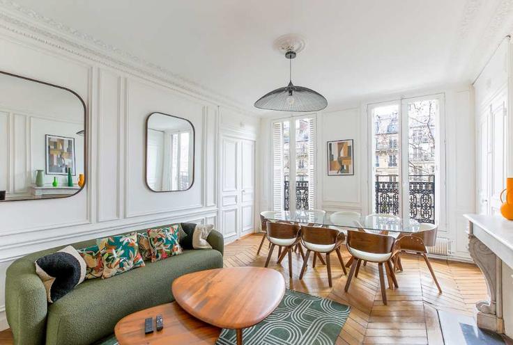 Salle de séjour élégante avec mobilier moderne dans un appartement à Building Boulevard Beaumarchais - montaigne - 1520301 à 11th arrondissement, Paris