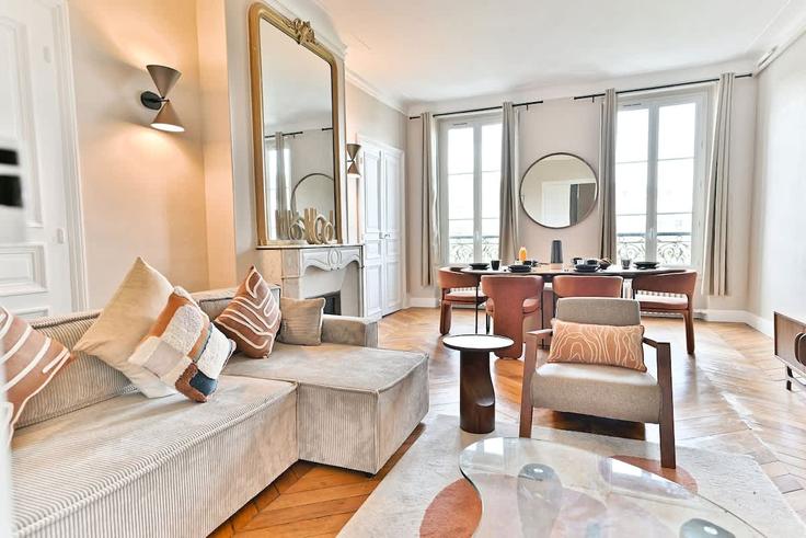 Building Boulevard Richard-Lenoir - montaigne - 1523793 adresindeki bir dairede modern mobilyalarla zarif bir şekilde tasarlanmış oturma odası 11th arrondissement, Paris Building Boulevard Richard-Lenoir - montaigne - 1523793 adresindeki bir dairede modern mobilyalarla zarif bir şekilde tasarlanmış oturma odası 11th arrondissement, Paris