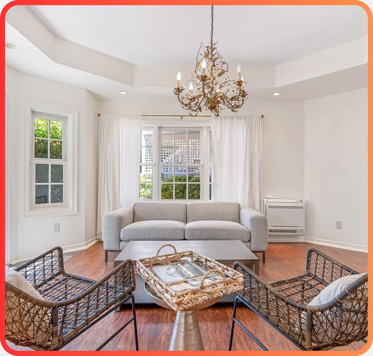 Elegante sala de estar con mobiliario moderno en un apartamento en Building Northwest Pinnacle Drive - month2month - 1581936 en Portland, Portland Elegante sala de estar con mobiliario moderno en un apartamento en Building Northwest Pinnacle Drive - month2month - 1581936 en Portland, Portland
