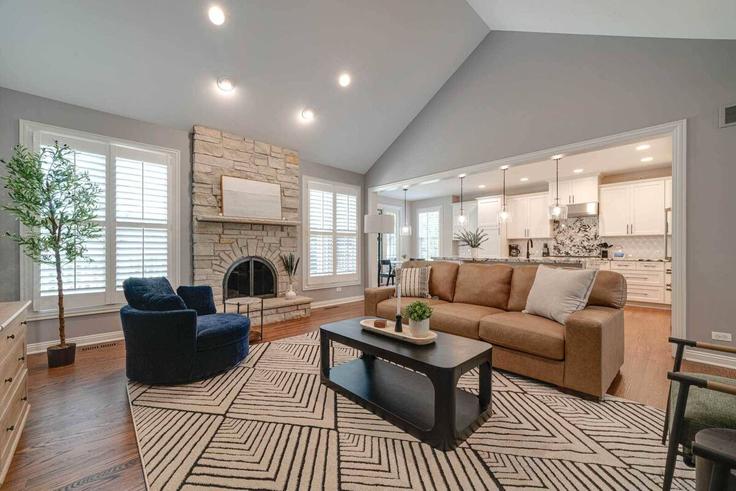 Elegante sala de estar con mobiliario moderno en un apartamento en Building Tall Pine Way - month2month - 1581857 en Gurnee, Gurnee Elegante sala de estar con mobiliario moderno en un apartamento en Building Tall Pine Way - month2month - 1581857 en Gurnee, Gurnee