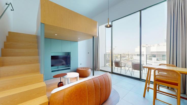 Elegant gestaltetes Wohnzimmer mit moderner Einrichtung in einer Wohnung im Building 26A Street - moodholidayhomes - 1054066 - DXB in Al Satwa, Dubai Elegant gestaltetes Wohnzimmer mit moderner Einrichtung in einer Wohnung im Building 26A Street - moodholidayhomes - 1054066 - DXB in Al Satwa, Dubai