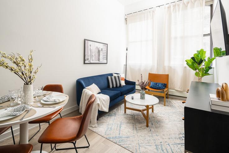 Manhattan, New York에 위치한 Building John Street - movaliving - 1058799 유닛의 세련된 인테리어가 돋보이는 거실